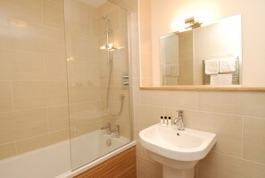 Bathroom - Trevalsa Court Hotel (St Austell)