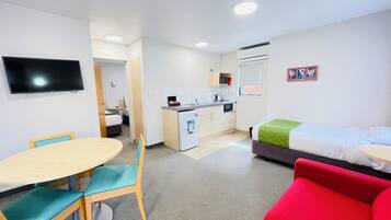 Executive Suite, 1 Bedroom | Living area