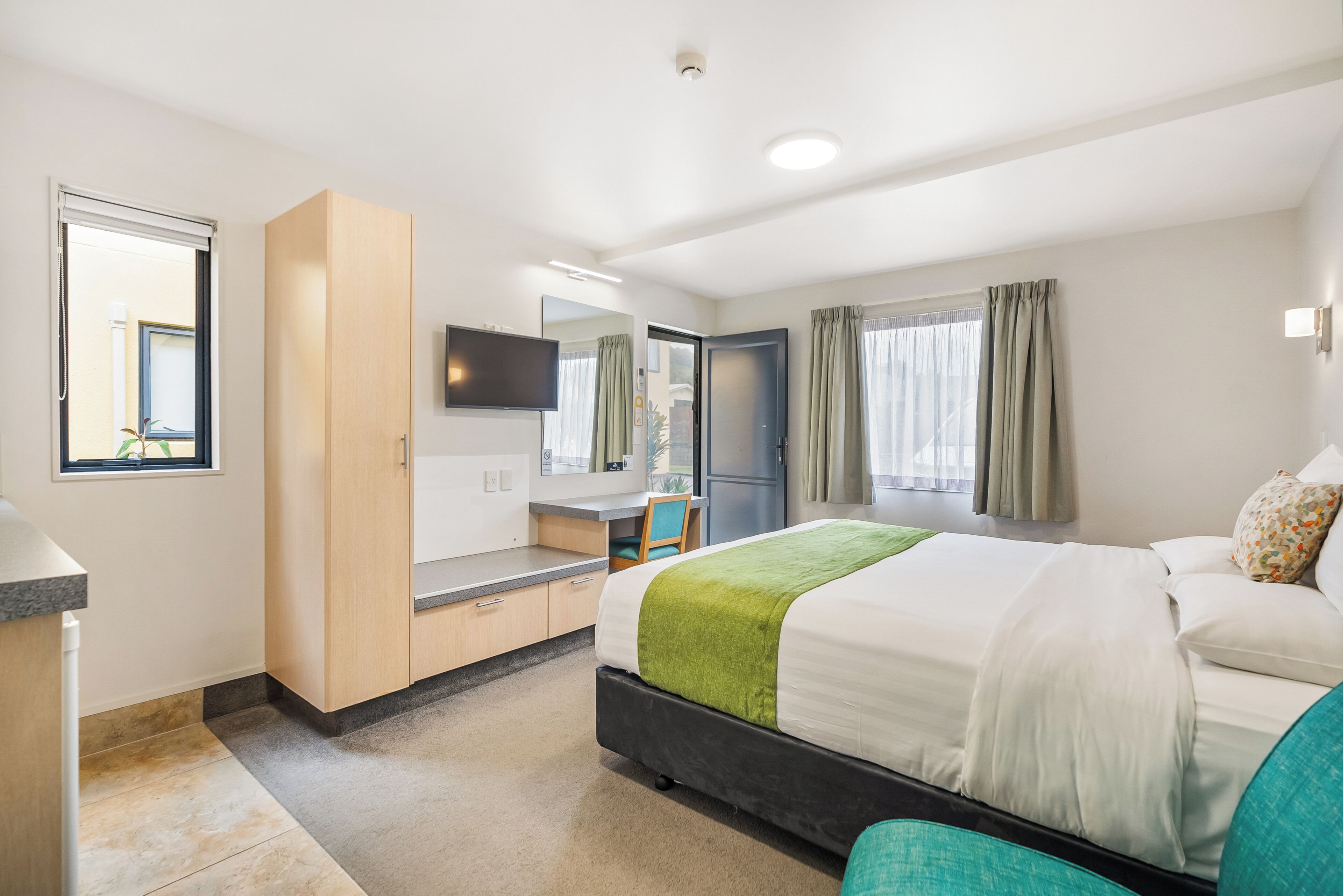Executive Spa Studio | Desk, laptop workspace, blackout curtains, iron/ironing board