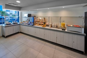 Free daily full breakfast - City Express Junior by Marriott Cancun (Cancun)