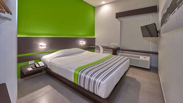 Kamar, 1 Tempat Tidur Queen | Selimut bulu angsa, meja kerja, dan setrika/meja setrika