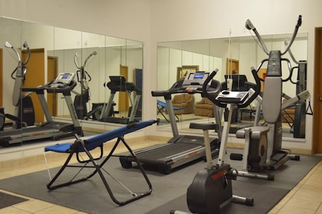 Fitness facility. Knights Inn Quincy