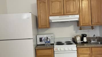 Room, 1 King Bed, Accessible | Private kitchen