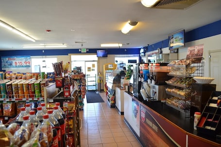 Gift shop. Knights Inn Quincy