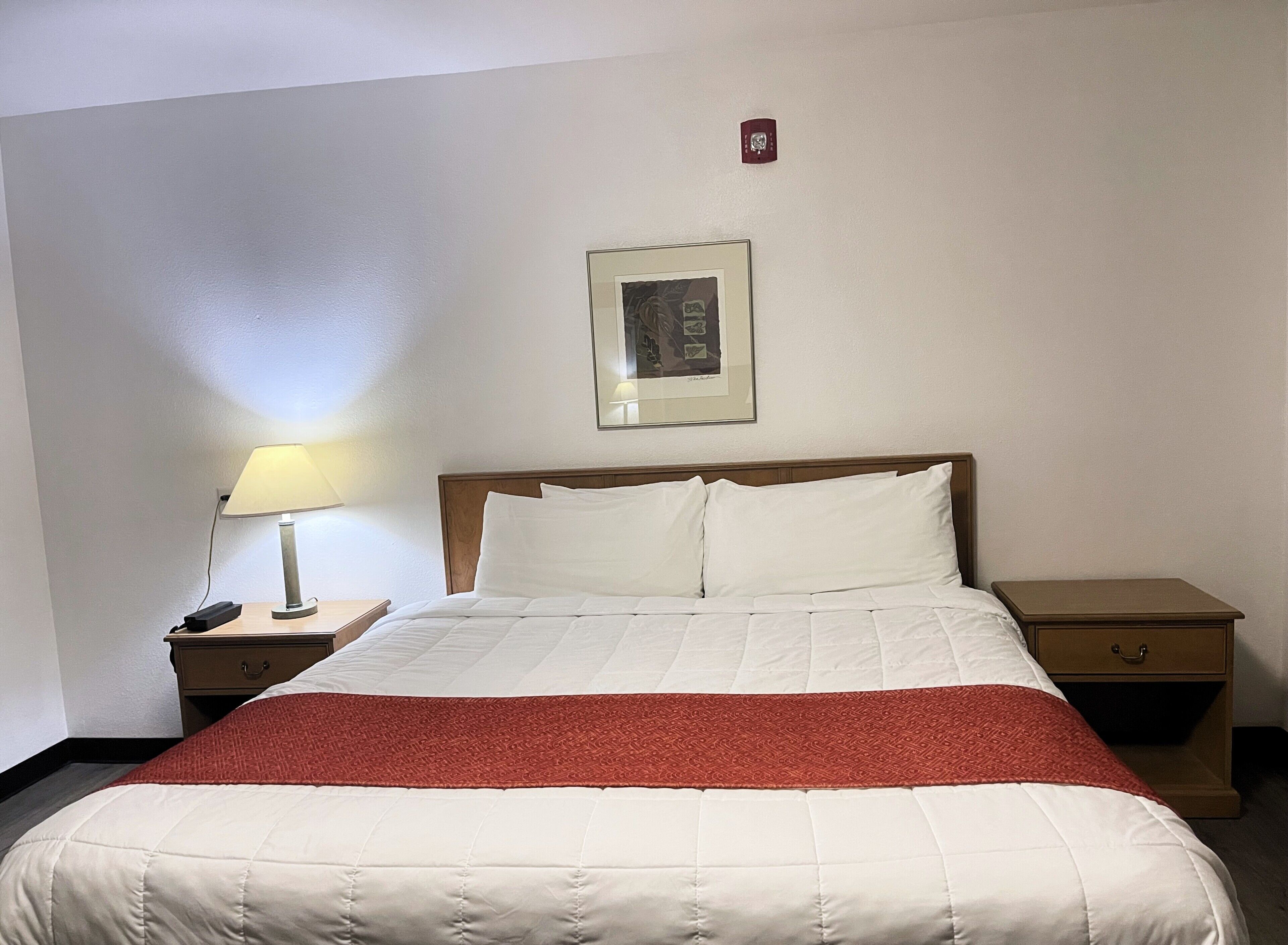Room, 1 King Bed, Accessible | Desk, iron/ironing board, free WiFi, bed sheets