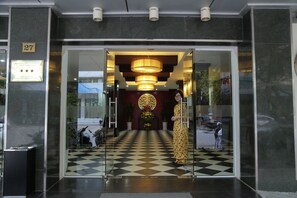 Bar-salon dans le hall