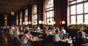 2 Restaurants, Mittagessen, Abendessen, Brunch, internationale Küche