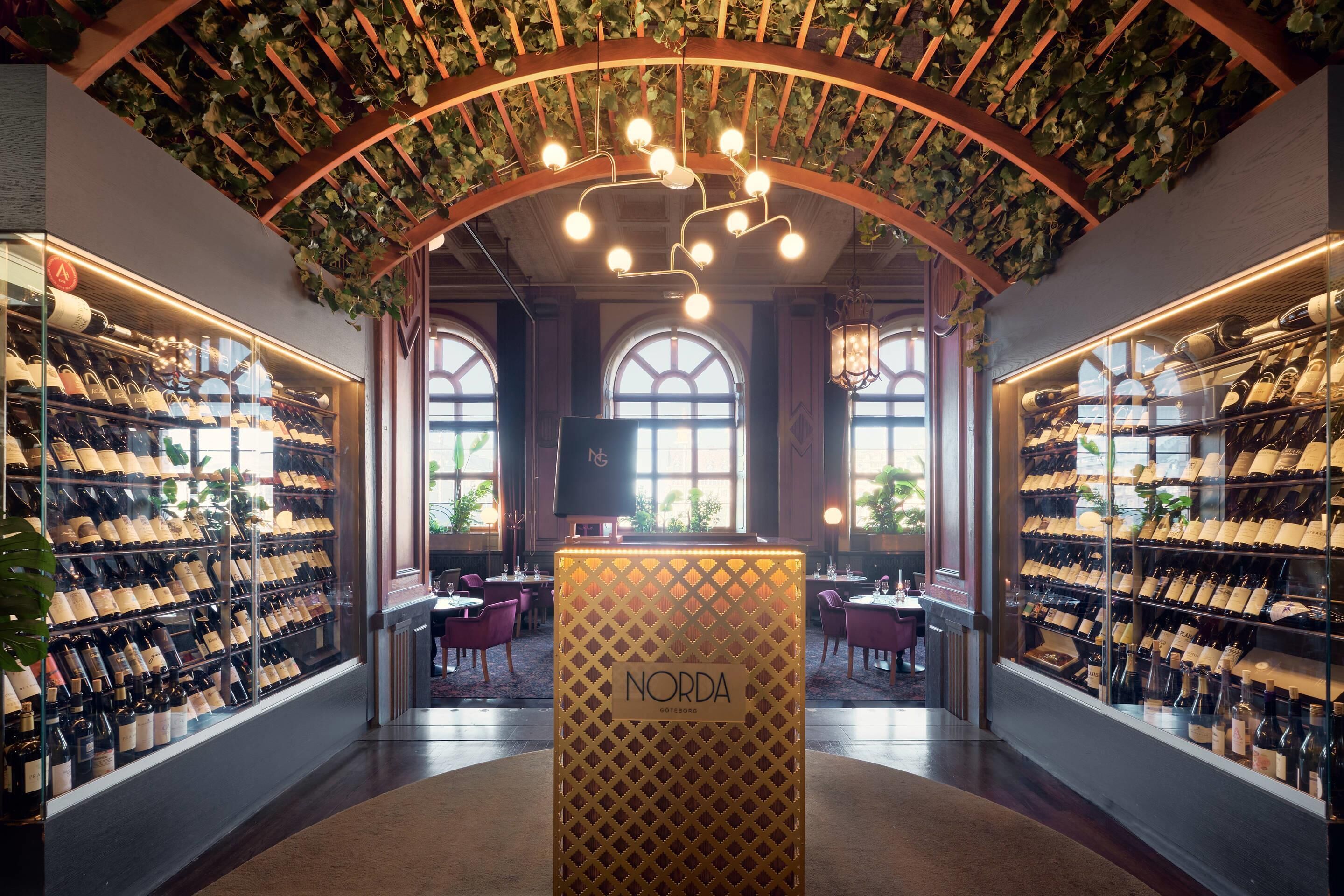 Här finns 2 restauranger som serverar lunch.