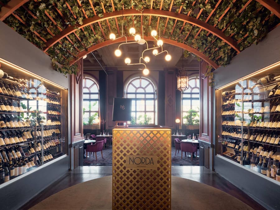 2 restaurants, lunch, dinner, brunch served; international cuisine