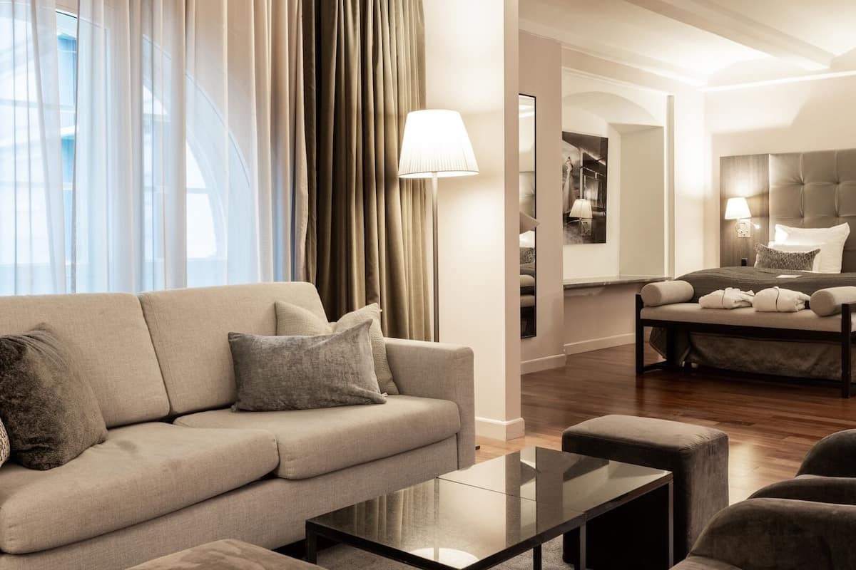 deluxe room, multiple beds, non smoking | down duvets, minibar, desk, laptop workspace