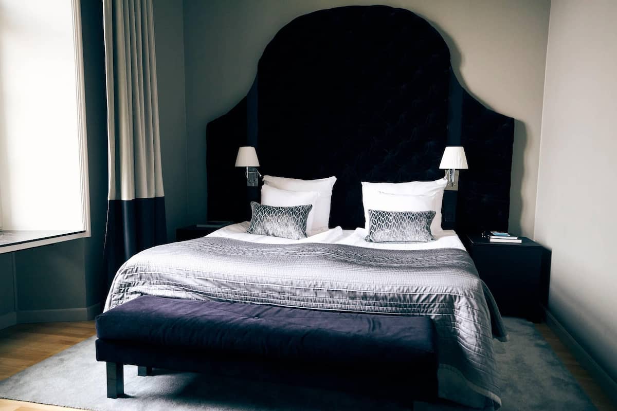 Chambre Double (Elna Suite) | Couette en duvet d'oie, minibar, bureau