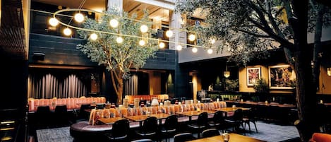 2 Restaurants, Mittagessen, Abendessen, Brunch, internationale Küche