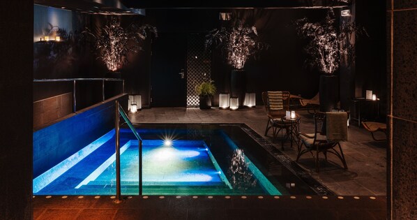 Couples treatment rooms, sauna, steam room, hot springs, body treatments