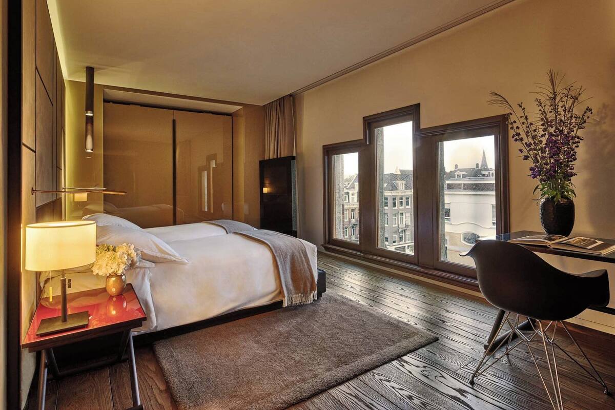 套房 (Conservatorium) | 意大利 Frette 床单、高档床上用品、羽绒被、迷你吧