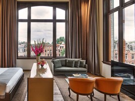 Suite (Van Baerle) | Frette Italian sheets, premium bedding, down comforters, minibar