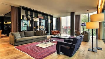 Televisión LCD, reproductor de DVD, películas con cargo