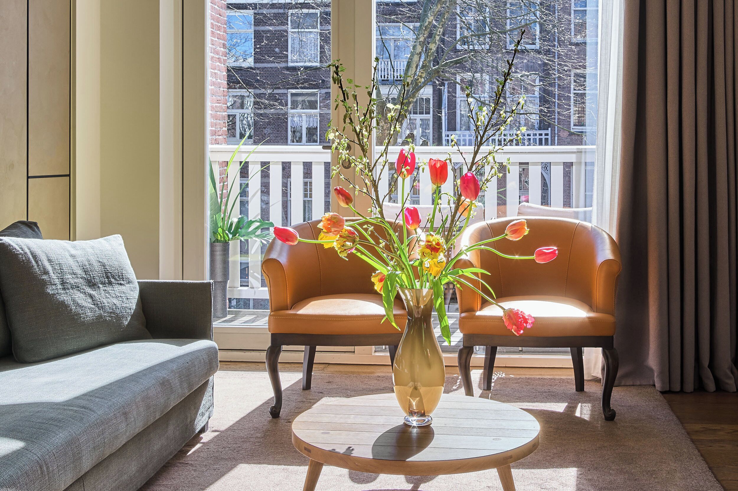 lcd tv, dvd player, pay films, heated floors