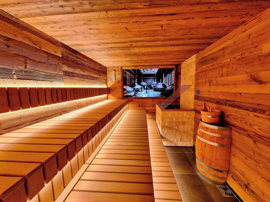 Sauna, steam room