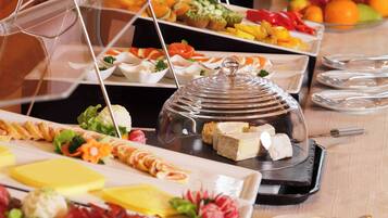 Morgenmadsbuffet hver dag (15 EUR pr. person)