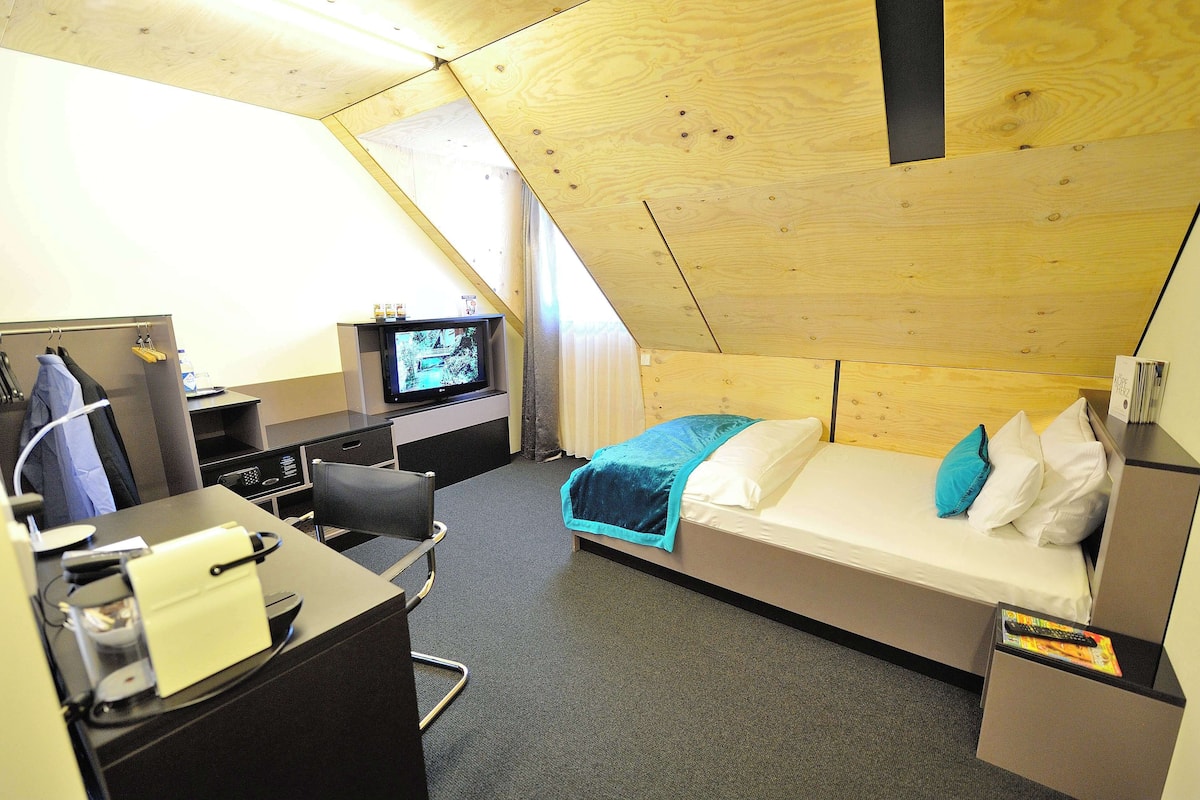 Comfort Room, 1 Queen Bed (Brauerzimmer) | Premium bedding, down comforters, memory foam beds, minibar