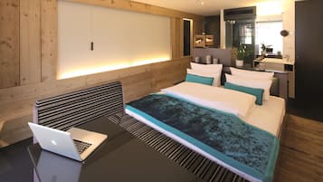 Comfort-værelse - 1 dobbeltseng - balkon (Bierkistenzimmer) | Premium-sengetøj, dundyner, senge med madrasser af memory foam, minibar