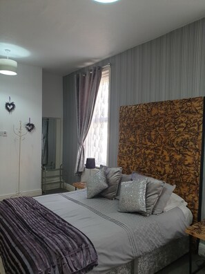 Quarto superluxo | Wi-Fi de cortesia, roupa de cama