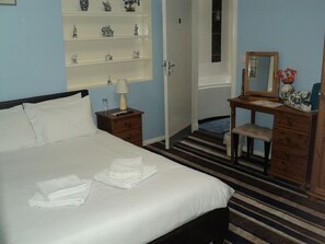 Iron/ironing board, free WiFi, bed sheets - Cornerstone Bed & Breakfast (Ashford)