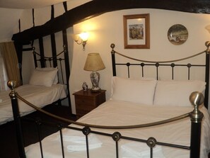 アイロン / アイロン台、WiFi (無料)、ベッドシーツ