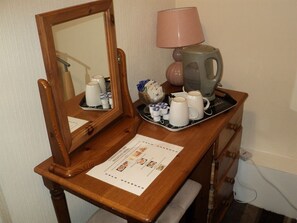 Coffee and/or coffee maker - Cornerstone Bed & Breakfast (Ashford)