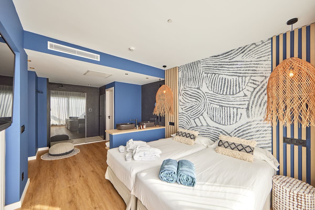 Cozy Suite | 1 bedroom, in-room safe, desk, free WiFi