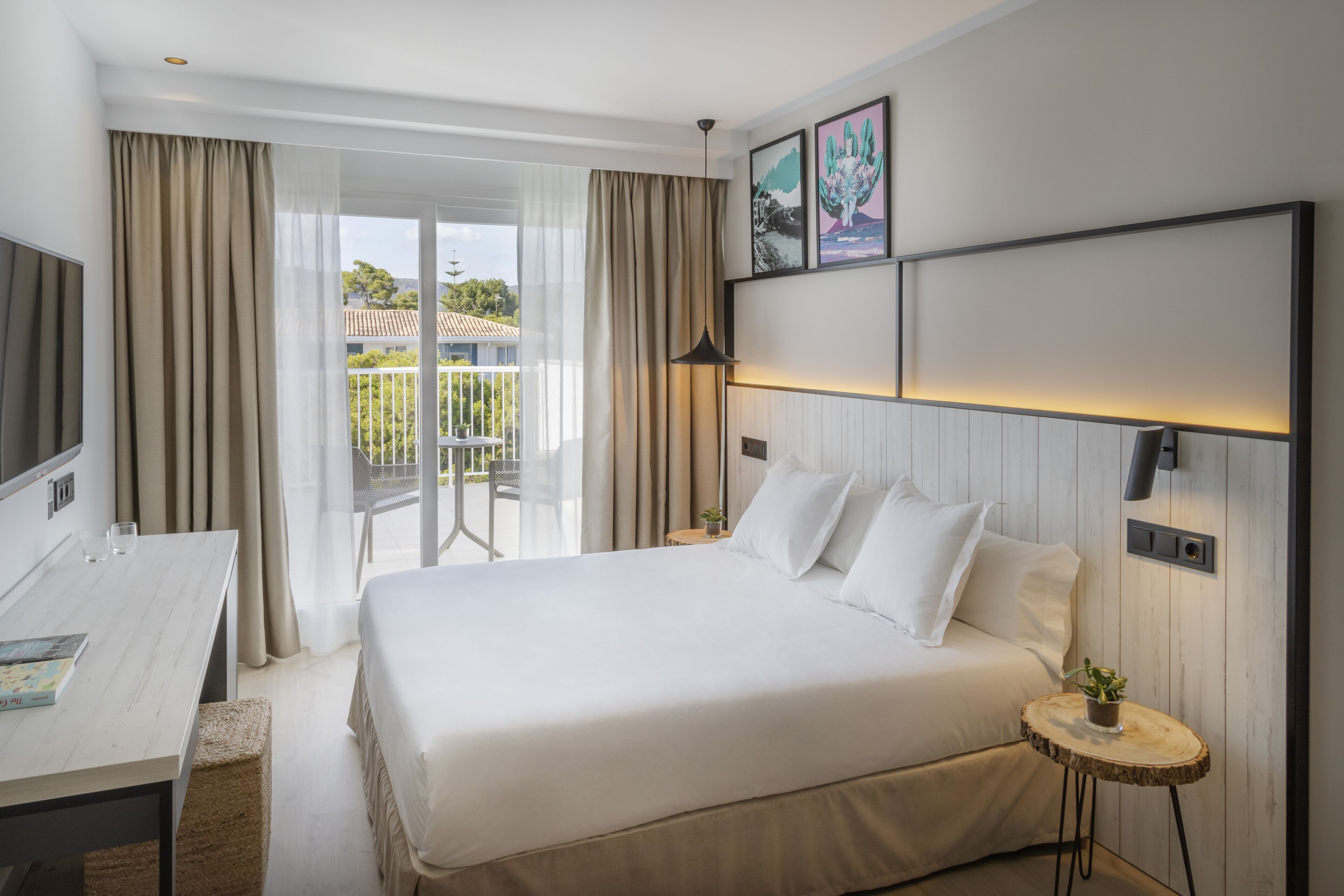 In-room safe, desk, free WiFi, bed sheets