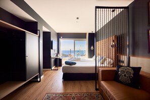 Start Me Up Suite, Sea View | Safe på rommet, skrivebord, wi-fi (inkludert) og sengetøy