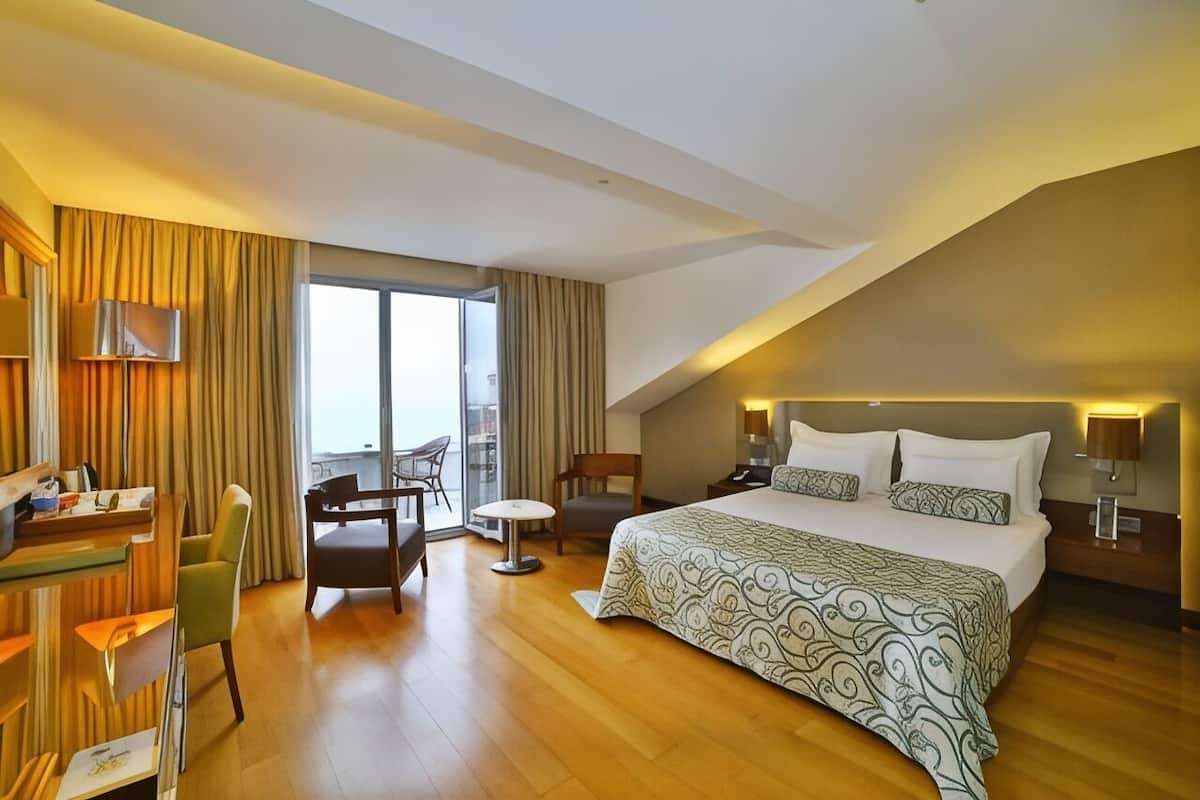 Premium bedding, memory foam beds, minibar (some free items)