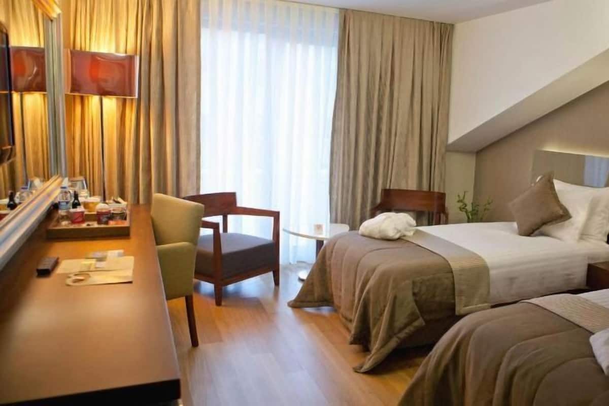 Premium bedding, memory foam beds, minibar (some free items)