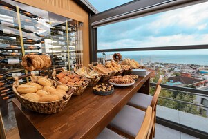 Kontinental frokost hver dag (mot et tillegg)