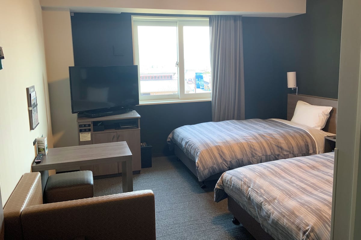 Comfort Twin Room, Non Smoking (East Annex) | Desk, free WiFi, bed sheets
