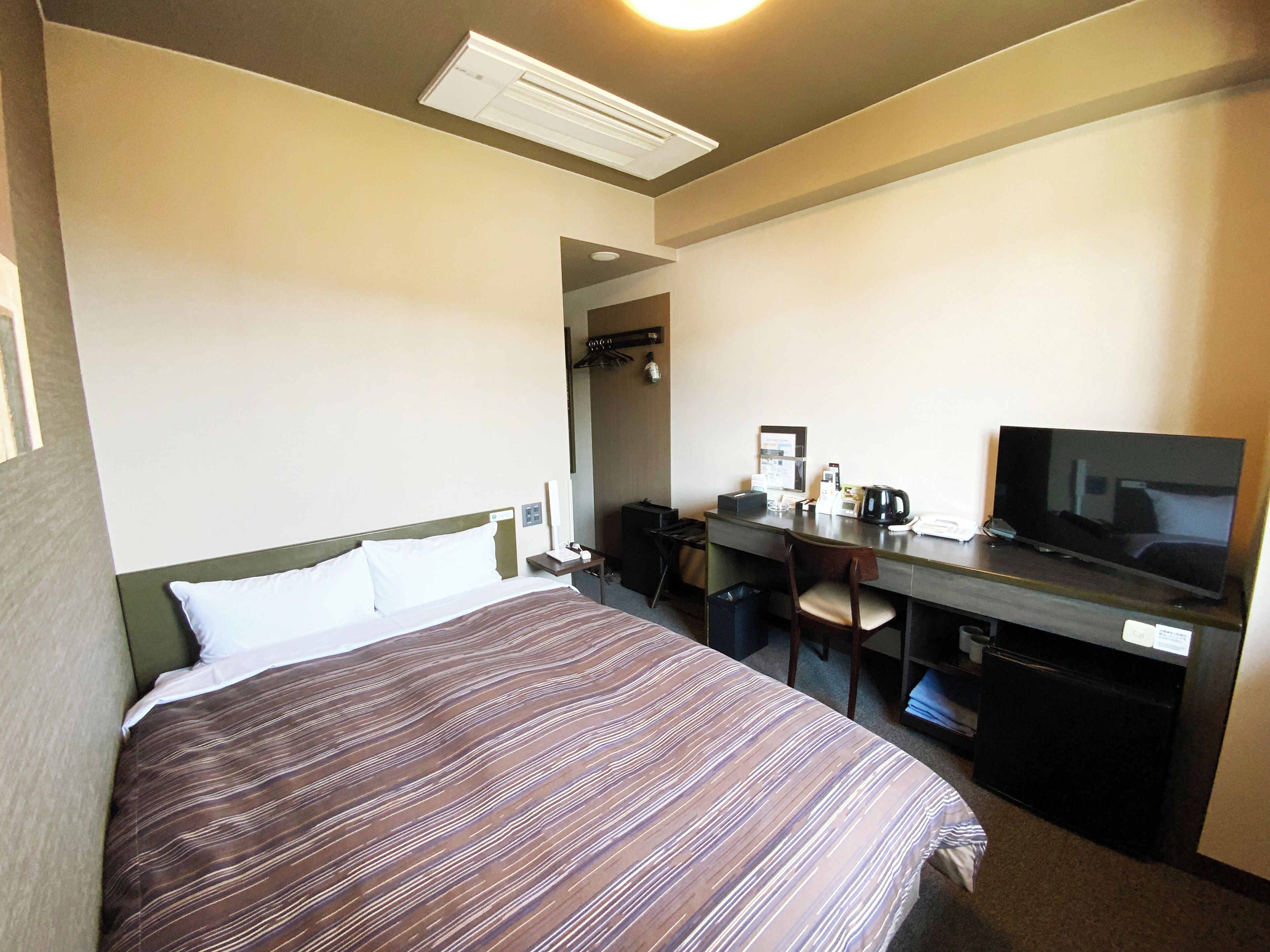 Desk, free WiFi, bed sheets