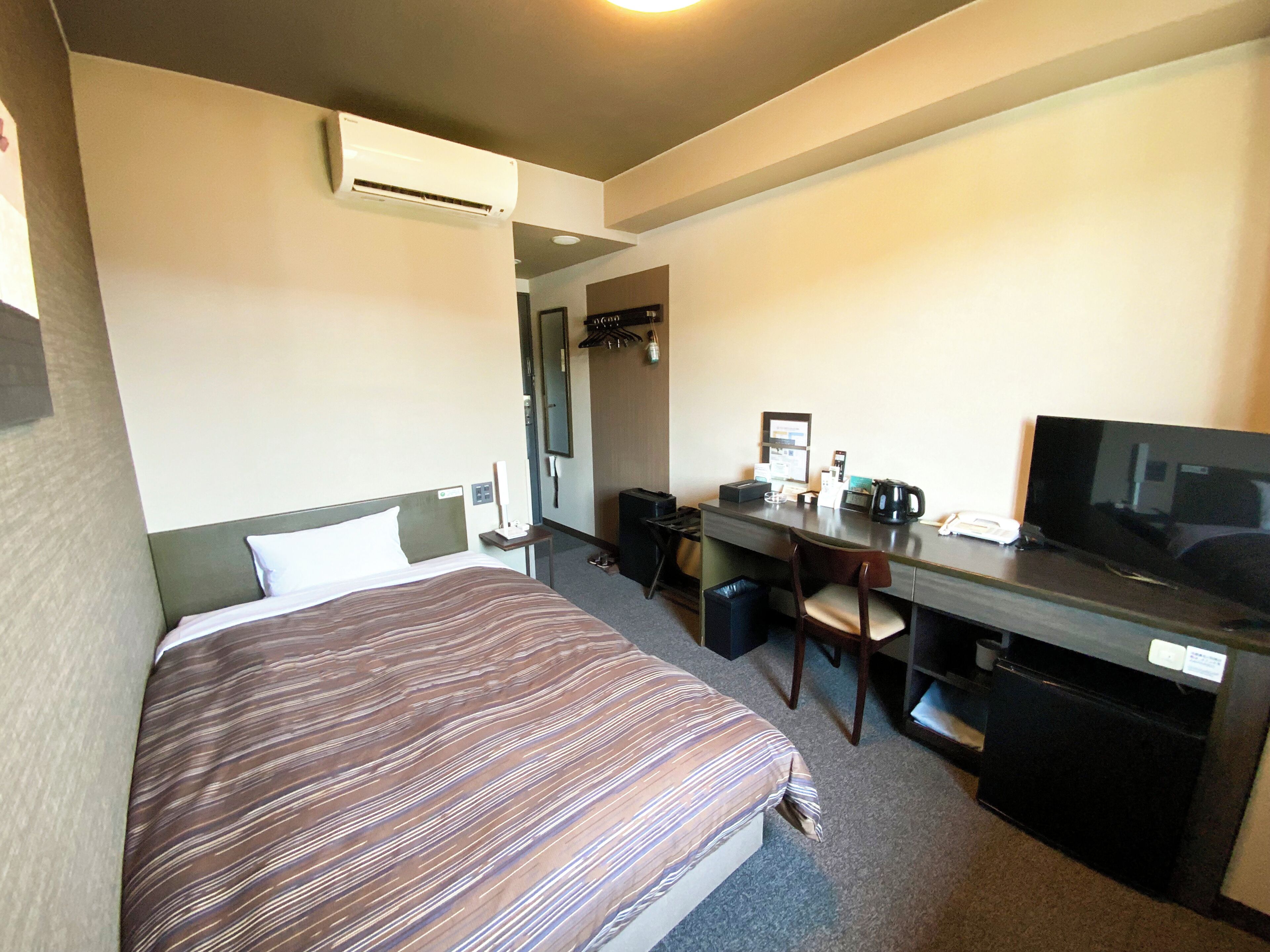 Desk, free WiFi, bed sheets