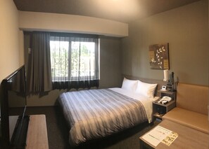 مكتب وواي فاي مجانًا وملاءات أسرّة