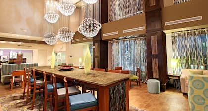 Hampton Inn & Suites Winnie