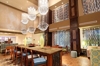 Hampton Inn & Suites Winnie