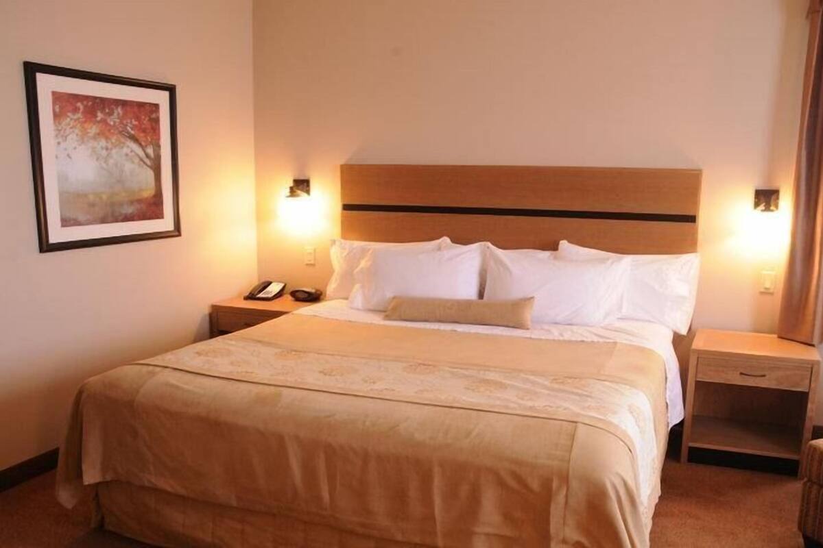 Desk, laptop workspace, iron/ironing board, free WiFi