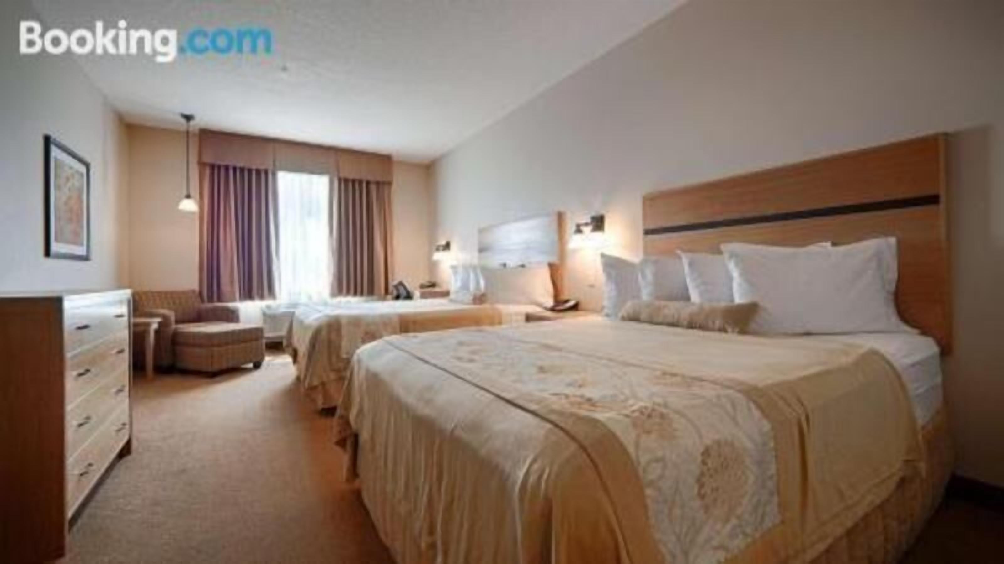 Desk, laptop workspace, iron/ironing board, free WiFi