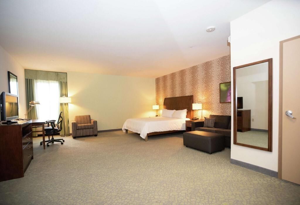 In-room safe, laptop workspace, iron/ironing board