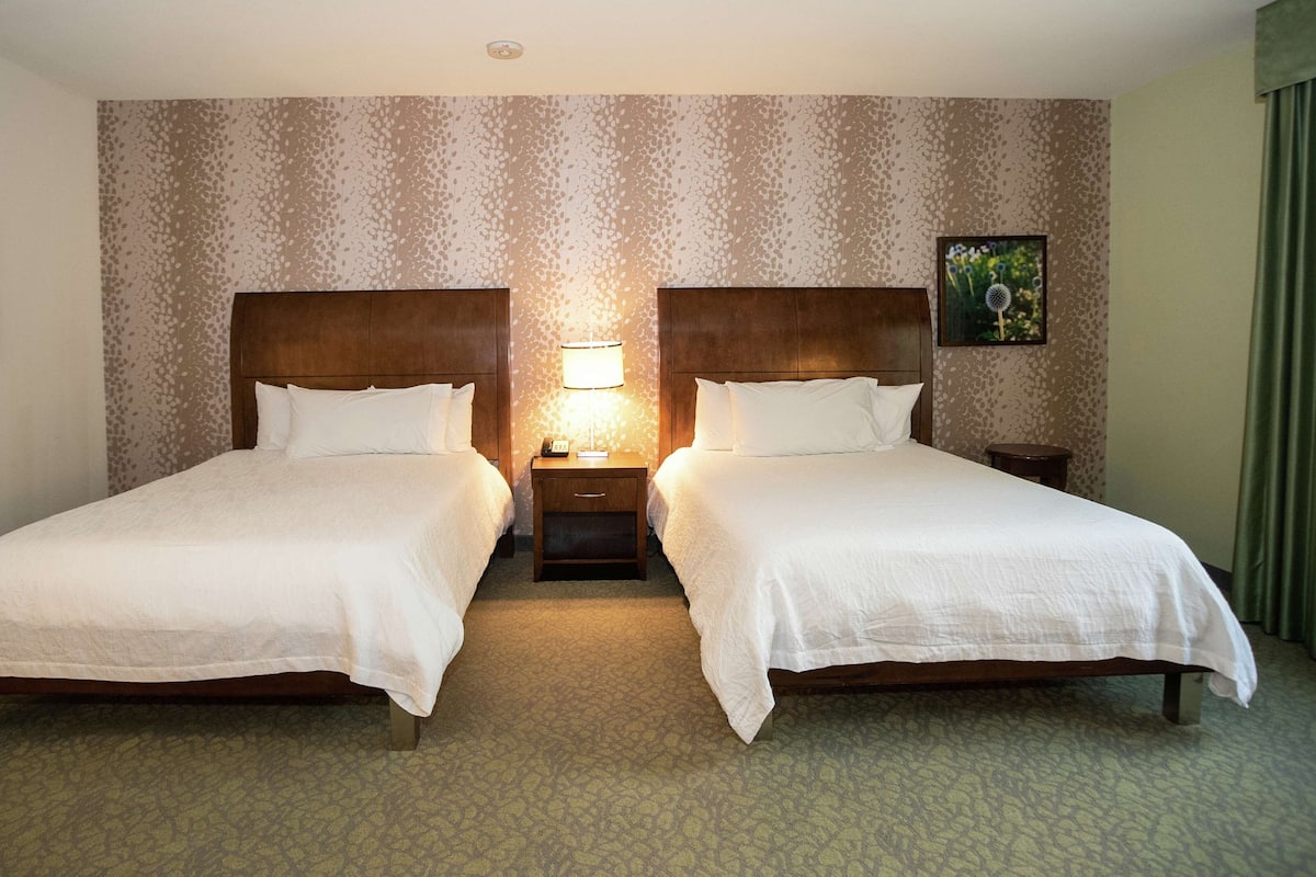In-room safe, laptop workspace, iron/ironing board
