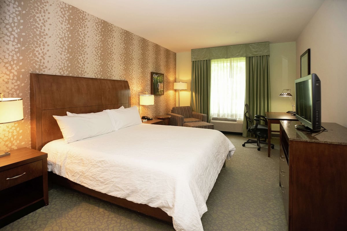 In-room safe, laptop workspace, iron/ironing board