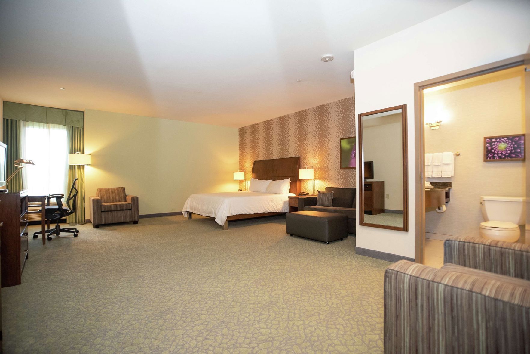In-room safe, laptop workspace, iron/ironing board