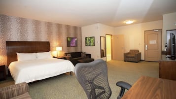 Chambre, 1 très grand lit, accessible aux personnes à mobilité réduite, baignoire