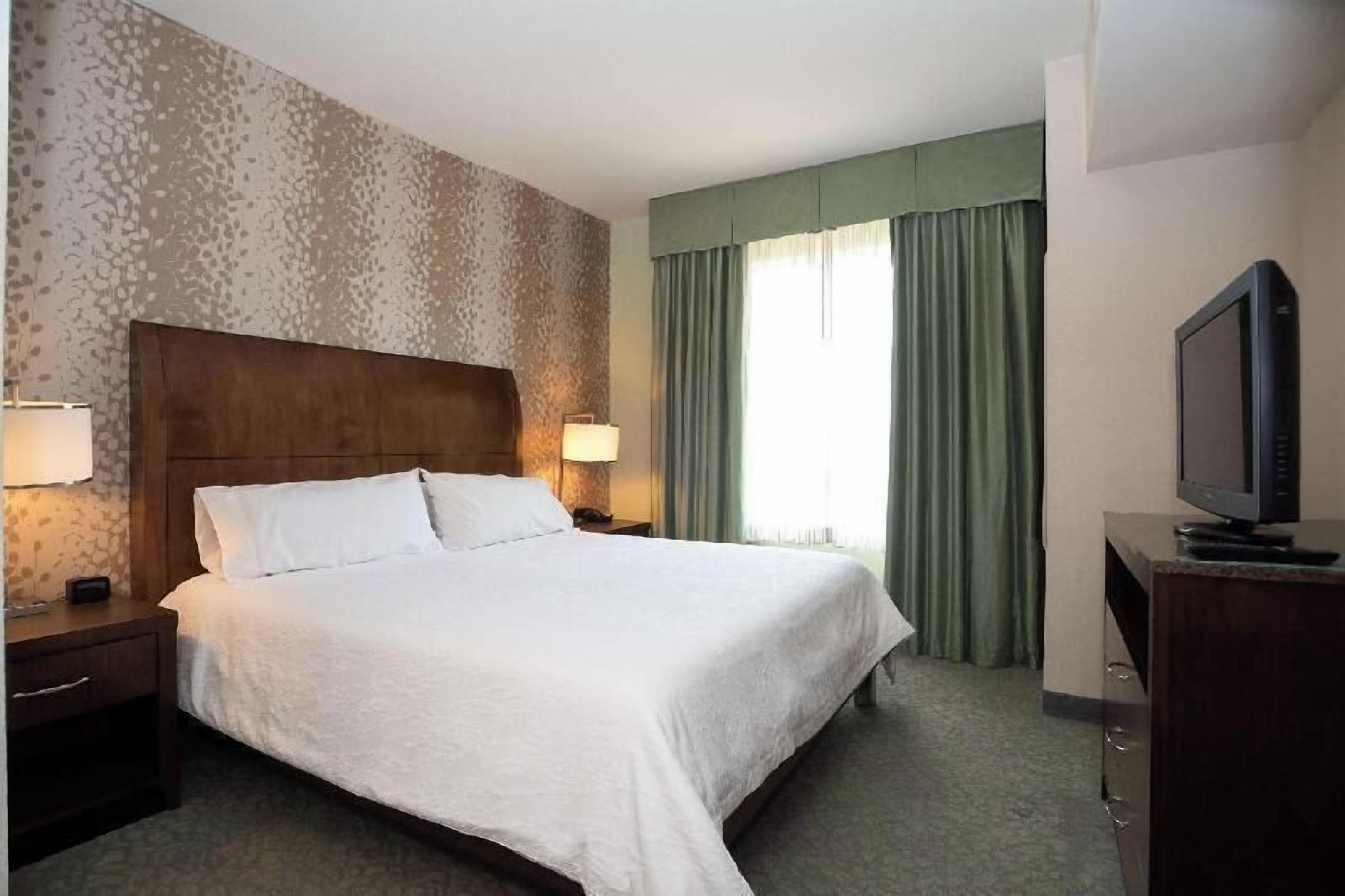 In-room safe, laptop workspace, iron/ironing board