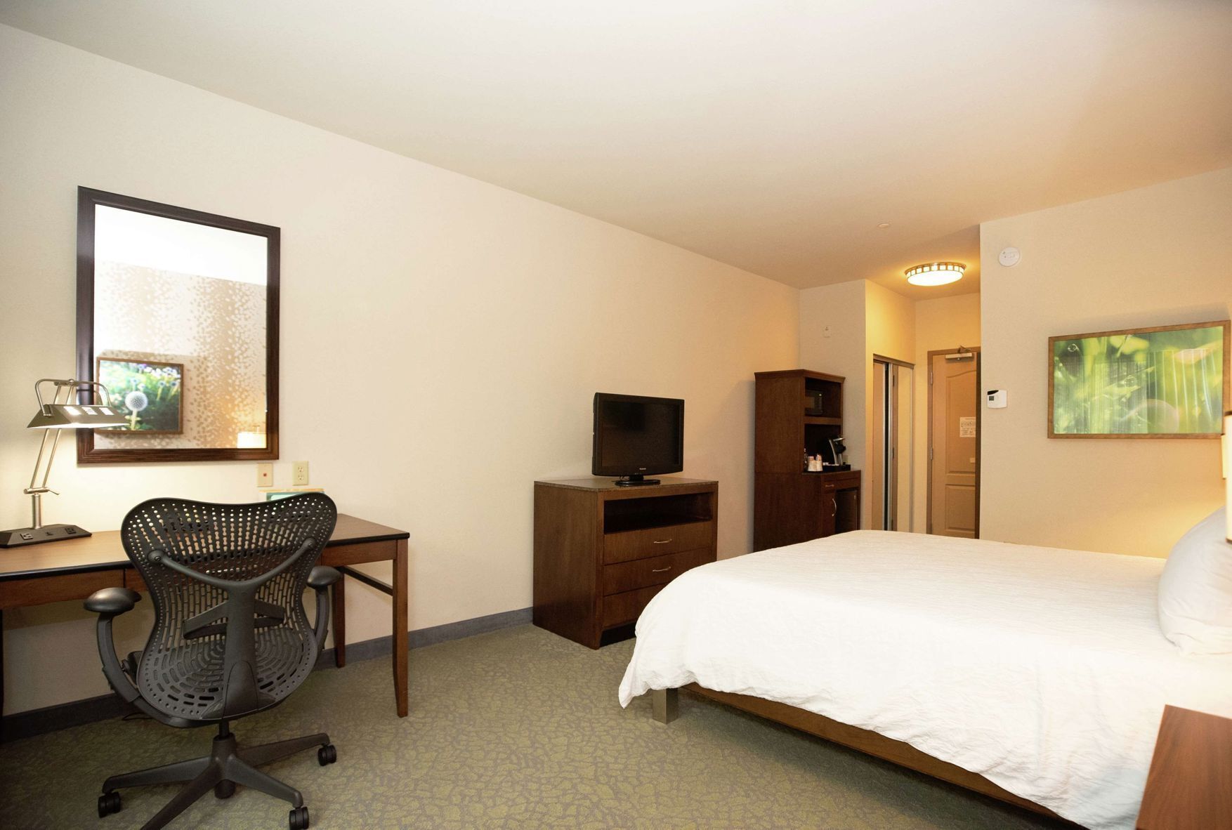In-room safe, laptop workspace, iron/ironing board